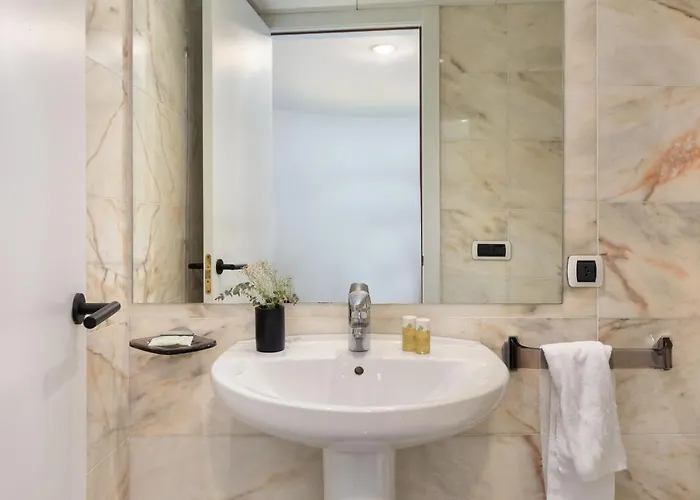 Flateli Placa Catalunya 10 *