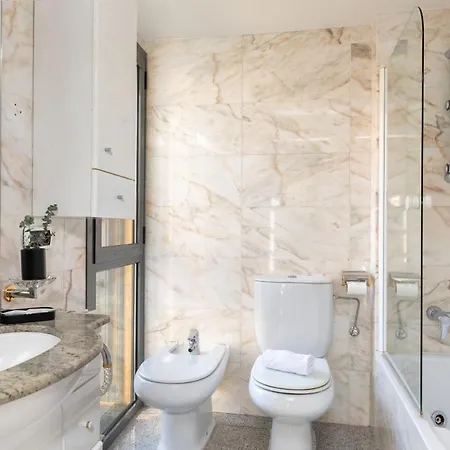 Flateli Plaça Catalunya 10 *